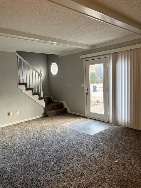 1st image of 716 NE Barnes Dr APT A
