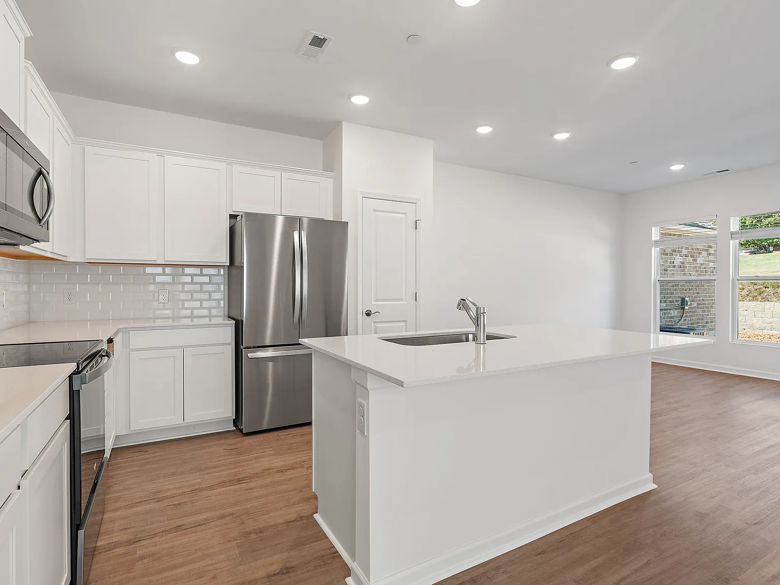 3 bed, 2.5 bath, 1563 sqft, $2,350 — Photo 4
