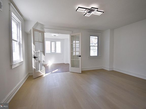5th image of 247 Heather Rd