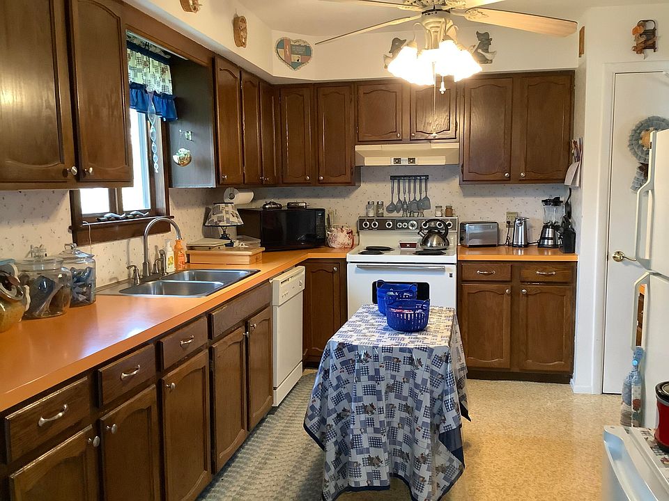 2nd image of 27 University Street