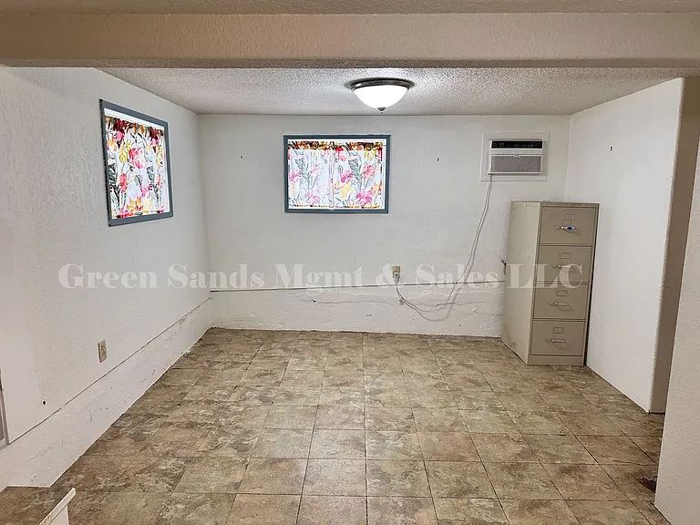 597 Kinoole St — Photo 9