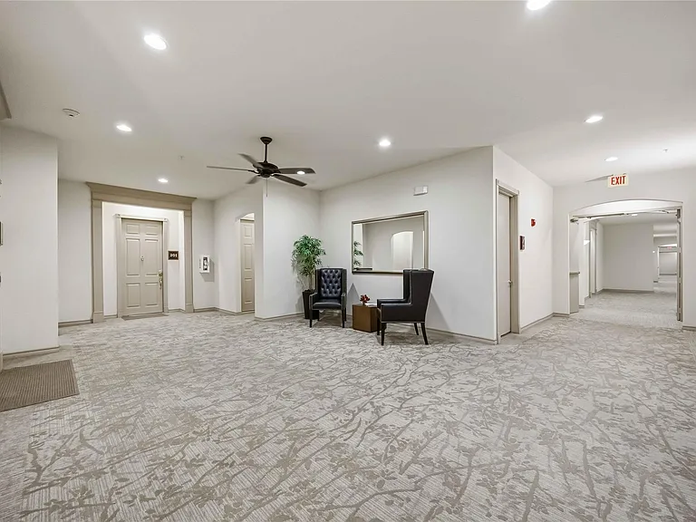 2400 McCue Rd #252 — Photo 9