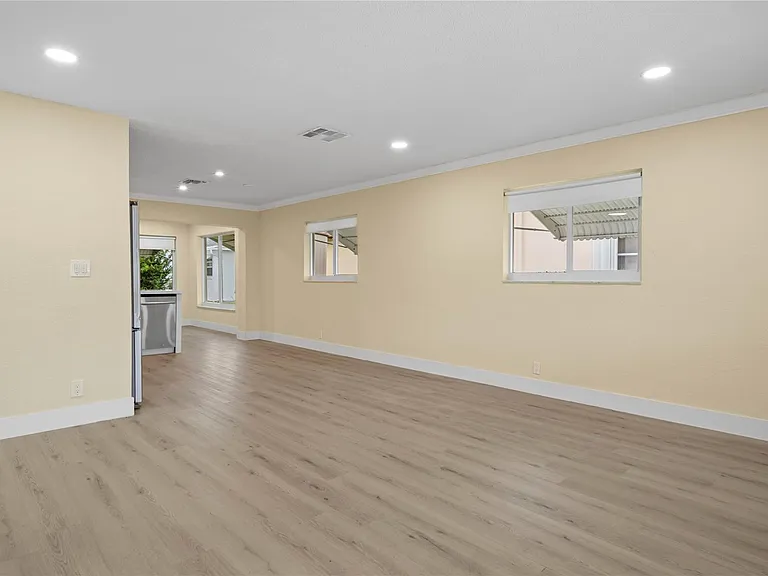 4514 NW 49th Dr — Photo 8