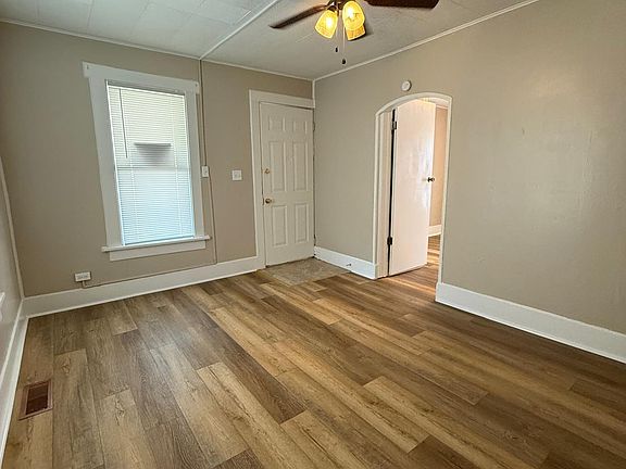 3rd image of 913 N Wesley St