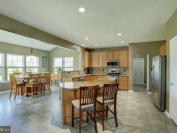 3rd image of 517 Aviemore Dr