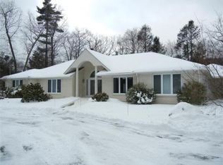 105 Paradise Ln, Sturbridge, MA 01518
