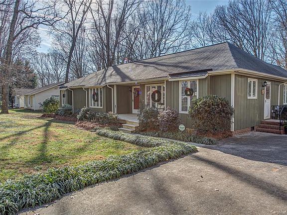 3rd image of 2405 Woodleigh Dr