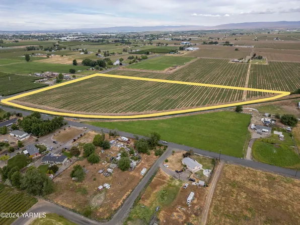 Apricot Rd, Grandview, WA 98930