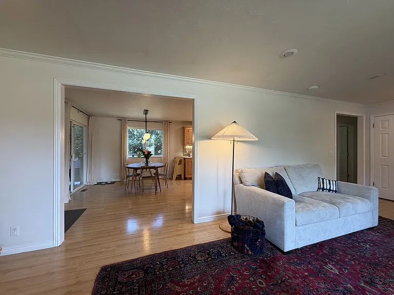2480 Eastbourne Dr — Photo 8