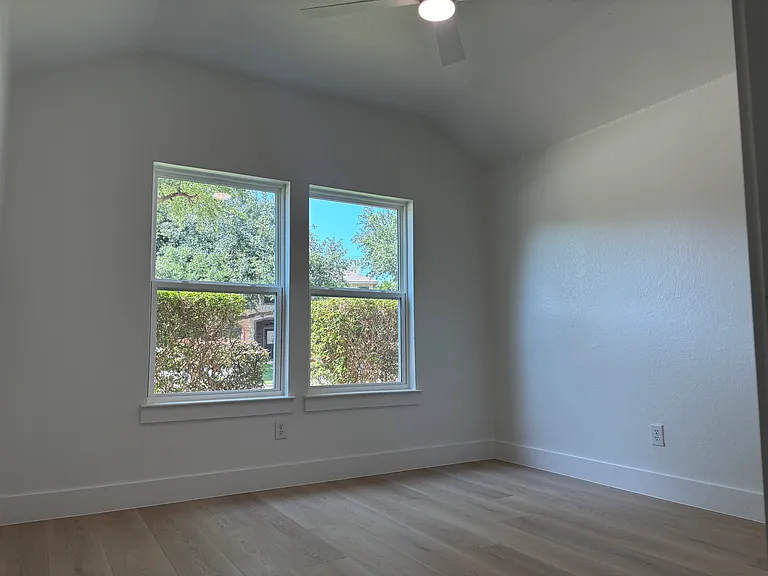 1225 Maddy Ln — Photo 11