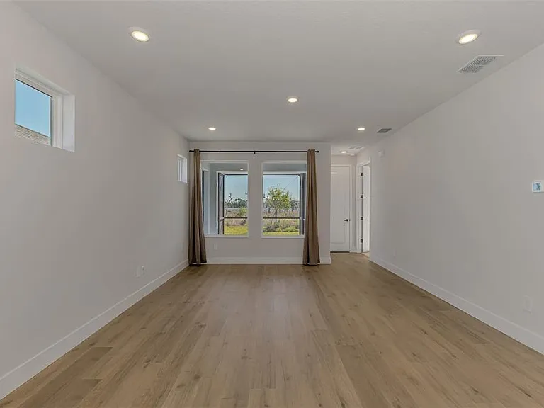 2821 Marrakesh Ln — Photo 17