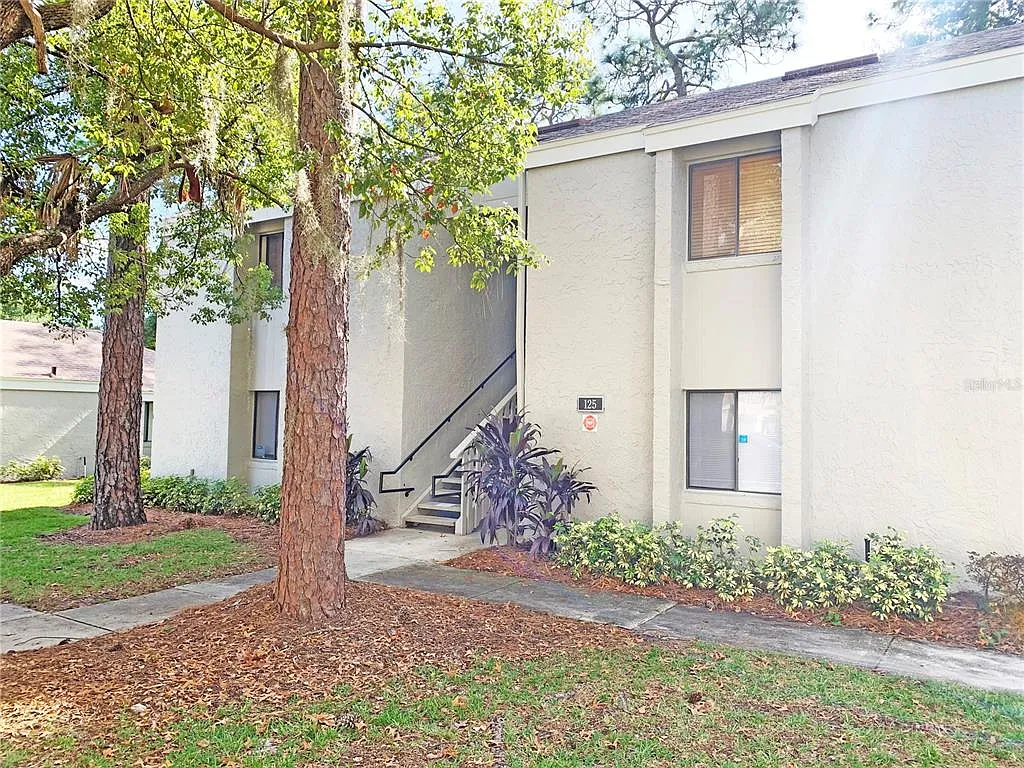 2 bed, 1.0 bath, 768 sqft, $1,350 — Photo 2