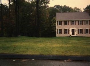 6 Walnut Tree Hill Rd, Newtown, CT 06482