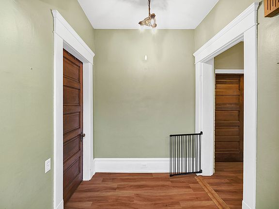4th image of 324 W Center St
