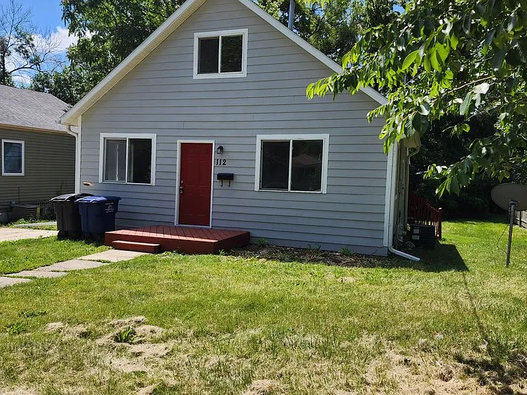 112 Davis Ave — Photo 2