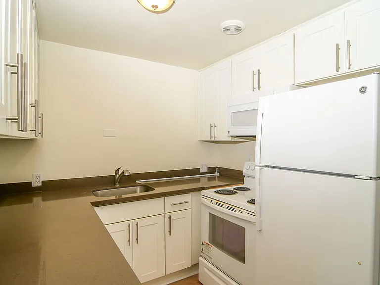 9244 Greenwood Ave N — Photo 15