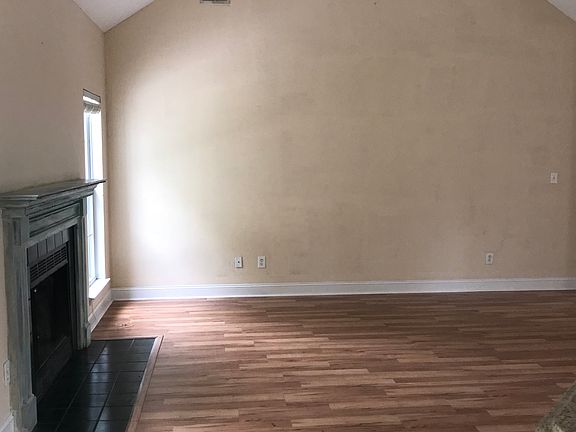 3rd image of 164 Dartmouth Dr