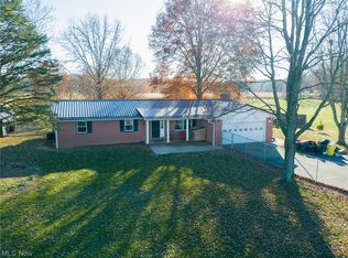12230 Sandusky Dr SW, Beach City, OH 44608