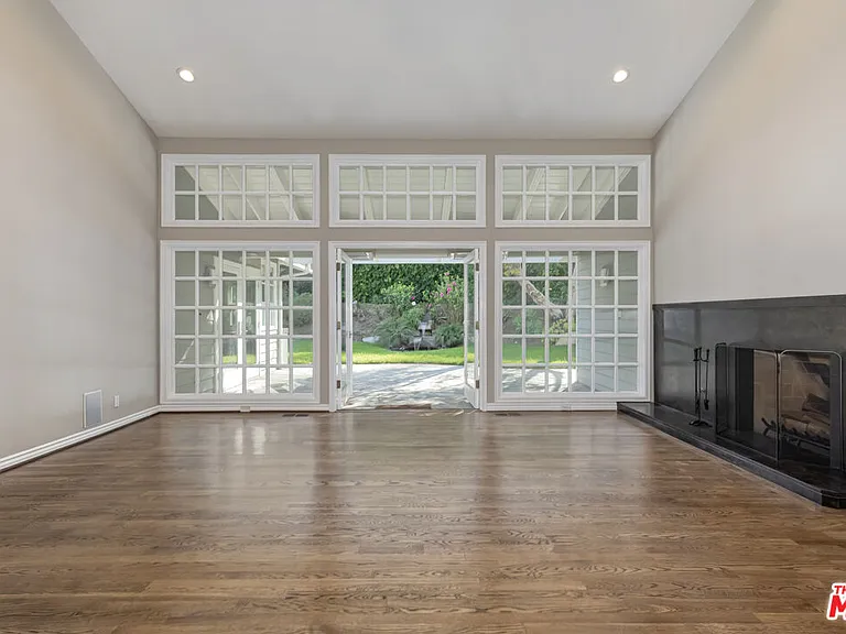 1277 N Norman Pl — Photo 2