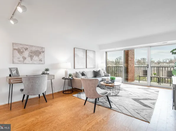 1300 Army Navy Dr APT 626, Arlington, VA 22202