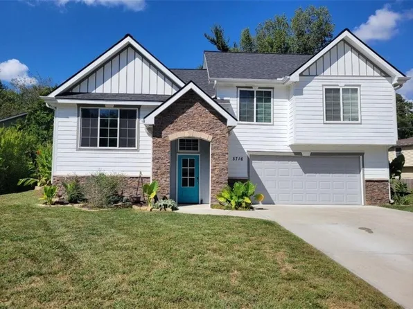 5716 NW Creekview Dr, Parkville, MO 64152