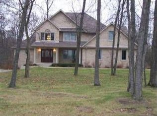 145 Springwood Dr, Hebron, IN 46341