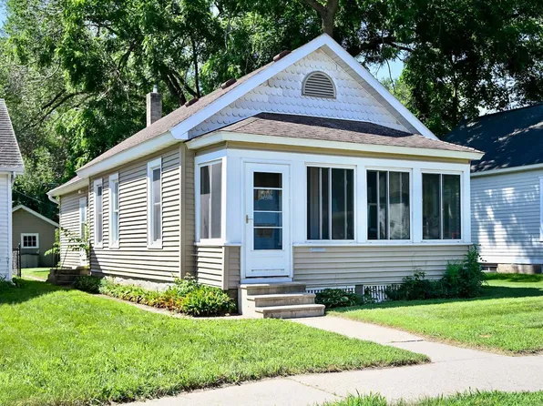 617 W Howard St, Winona, MN 55987