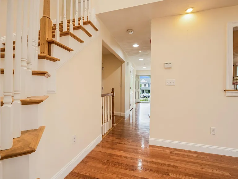 10 Charnstaffe Ln #301 — Photo 6