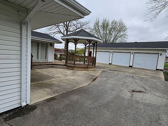 3rd image of 306 Mechanic St