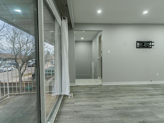 5th image of 337 Hansen Rd N