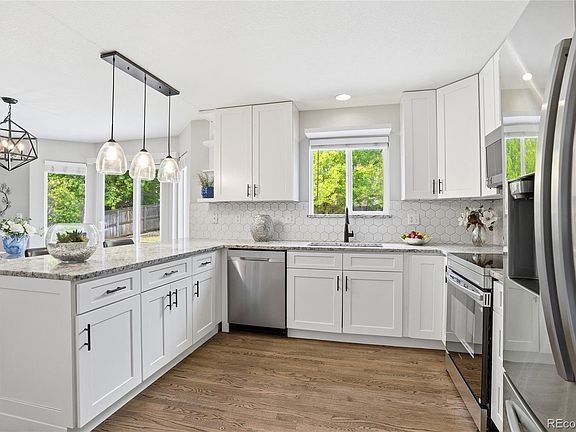 4th image of 7153 Canyon Avenue