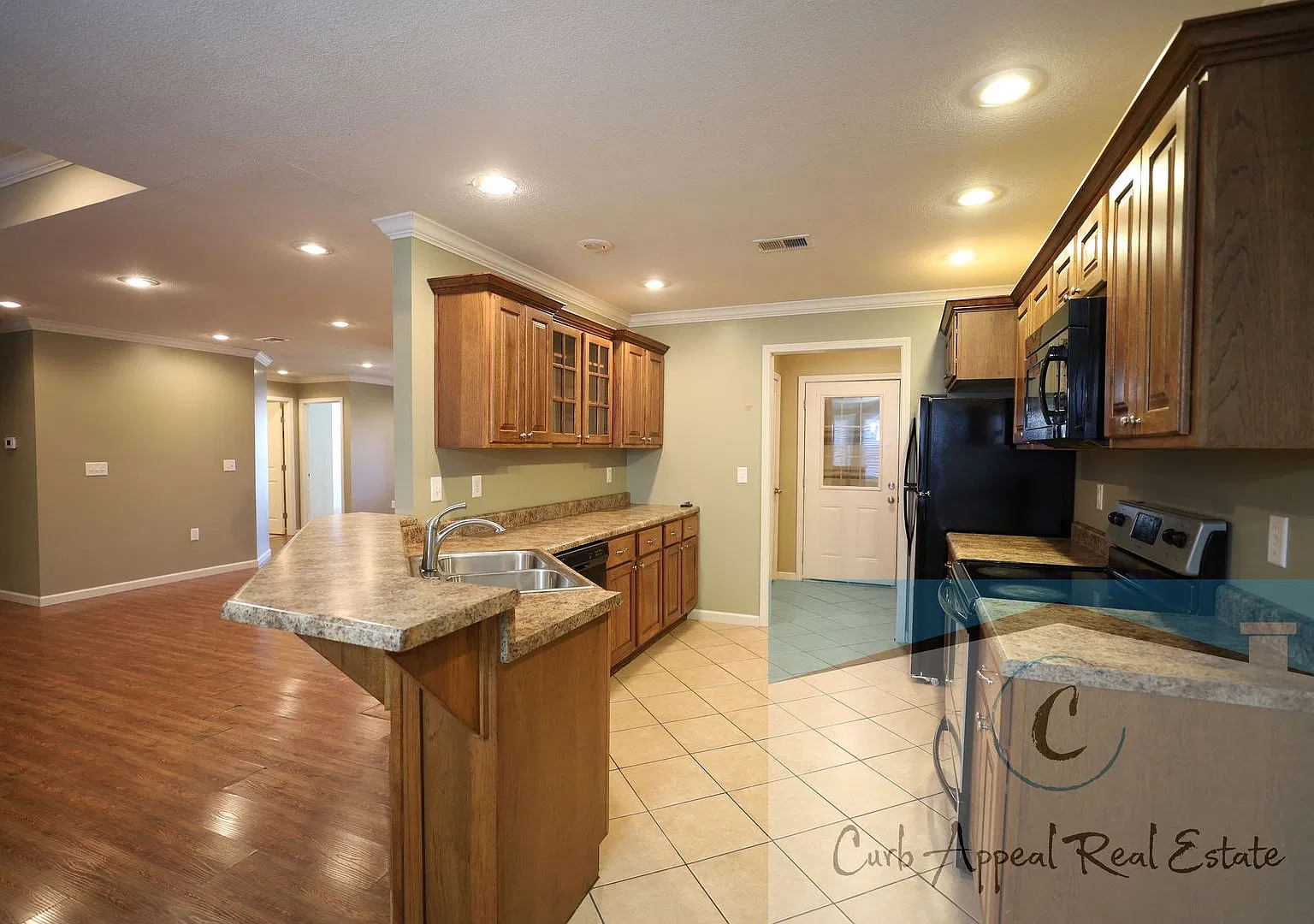 Beautiful 3-Bedroom Home with Fenced Backyard 1,622 Sq. Ft. Nettleton Schools! — Photo 3
