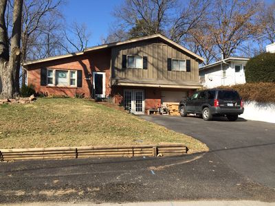 410 NW North Shore Dr, Lake Waukomis, MO, 64151