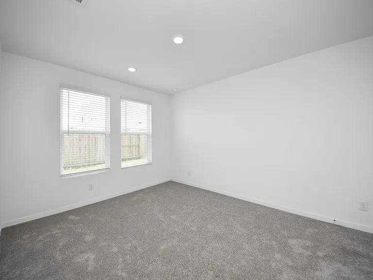 29515 Pondview Dr — Photo 29