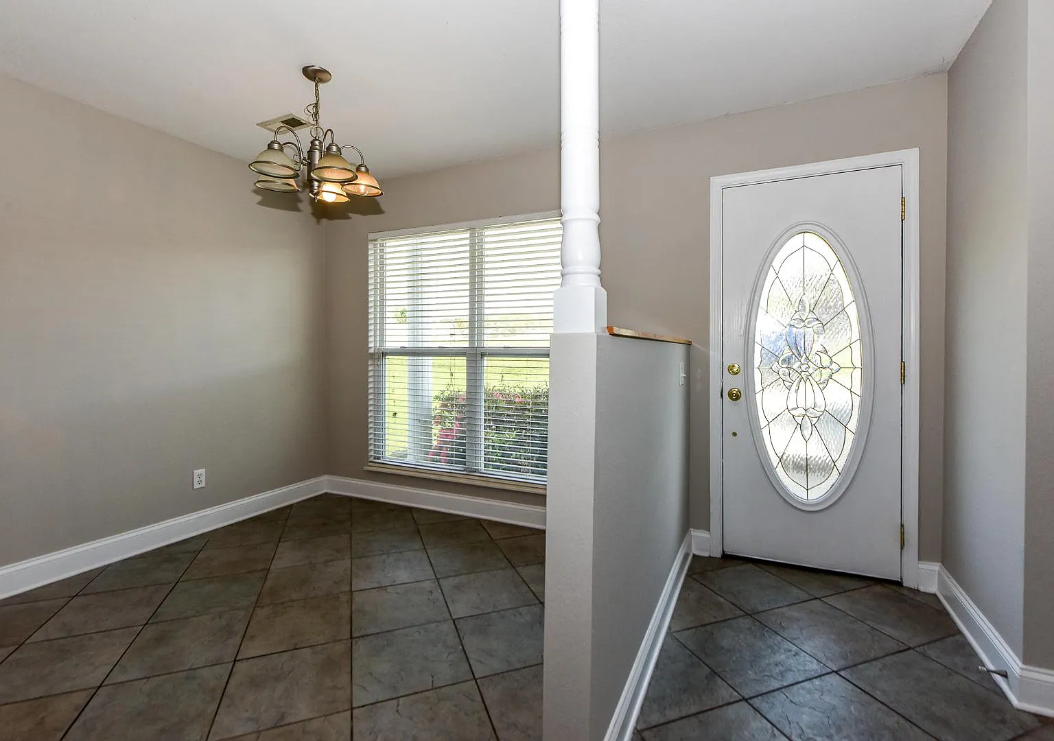 2 bed, 2.5 bath, 1296 sqft, $1,650 — Photo 3