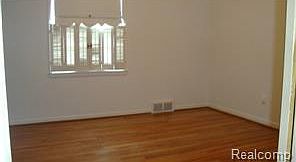 3rd image of 1332 Lyons Ave