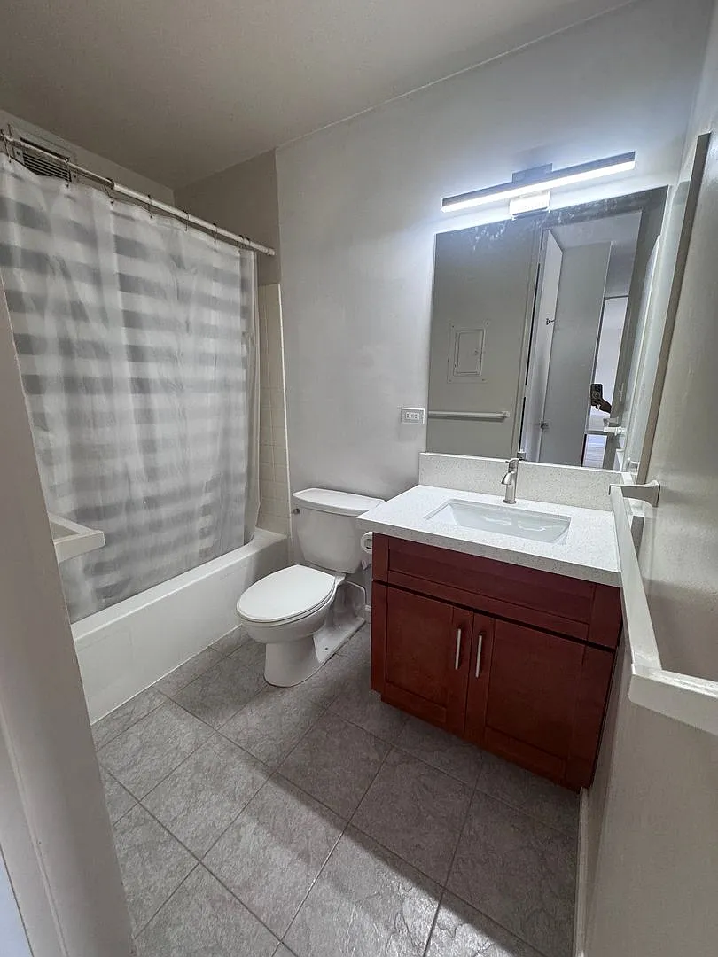 Building Photo - 1415 Punahou St #701