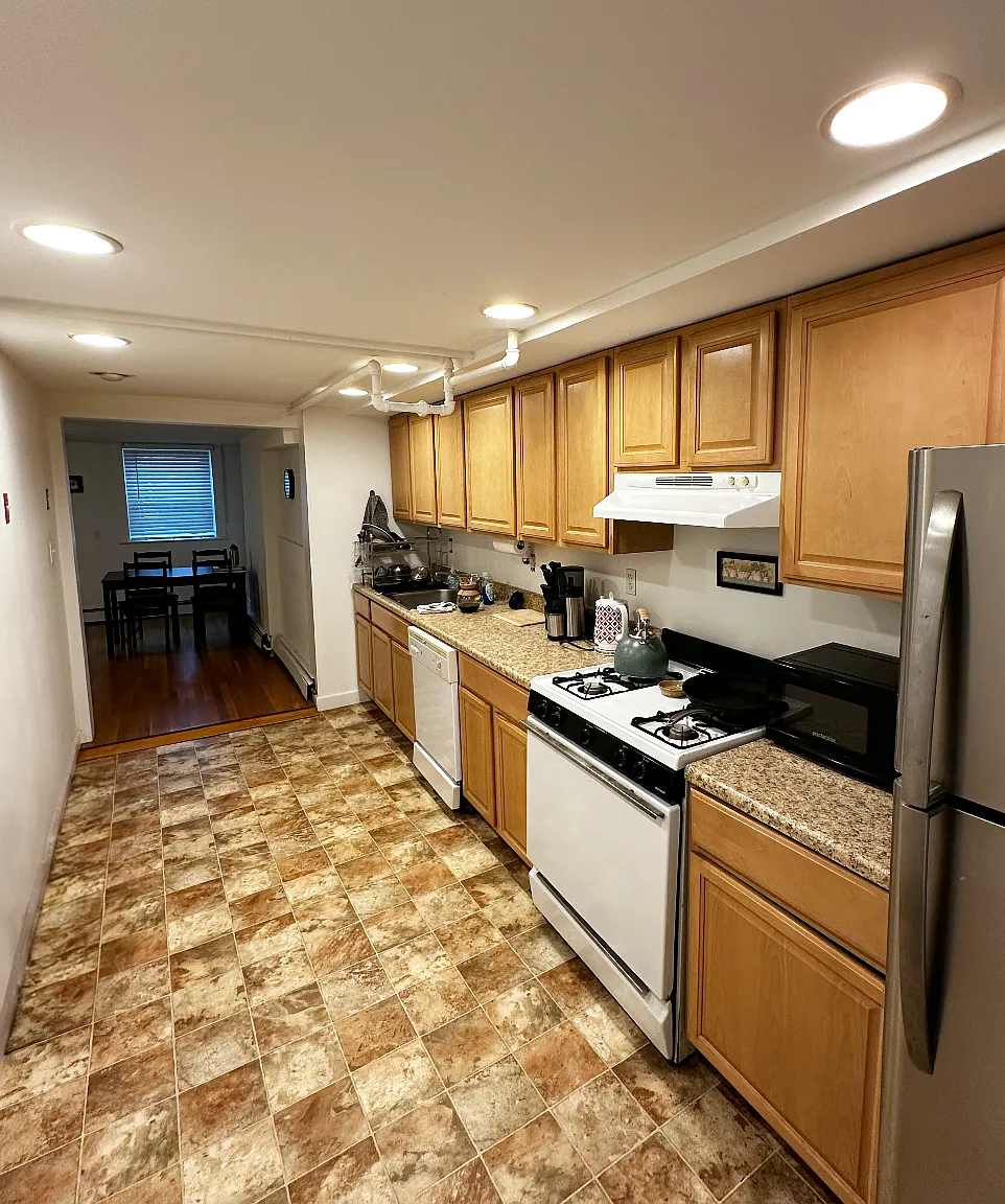 3 bed, 900 sqft, $2,495 — Photo 1