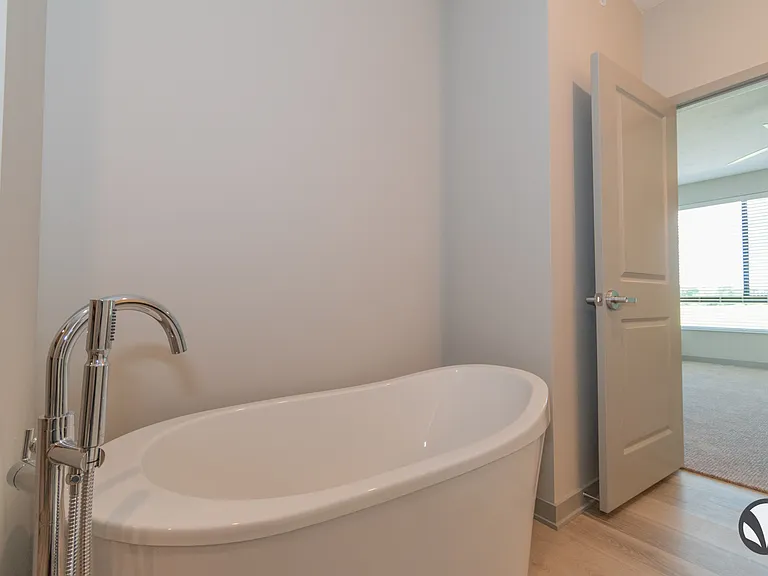 Chateau at Yankee Hill Apartments — Photo 22