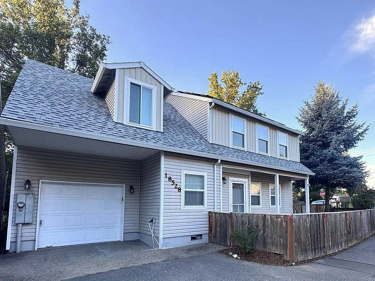 18528 SW McClarey Dr — Photo 34