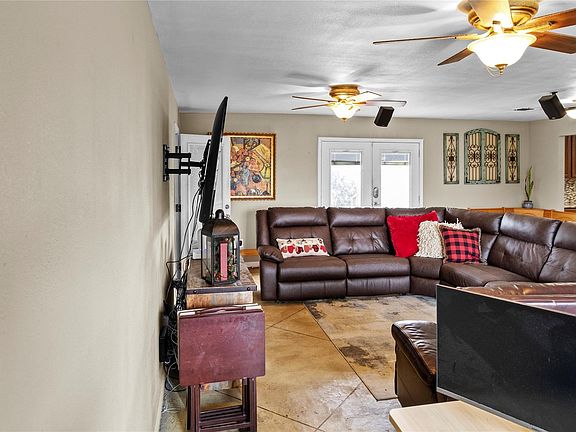 4th image of 214 Yaupon Dr