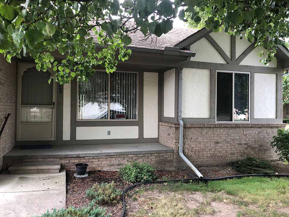 Front Entrance..Corner Unit