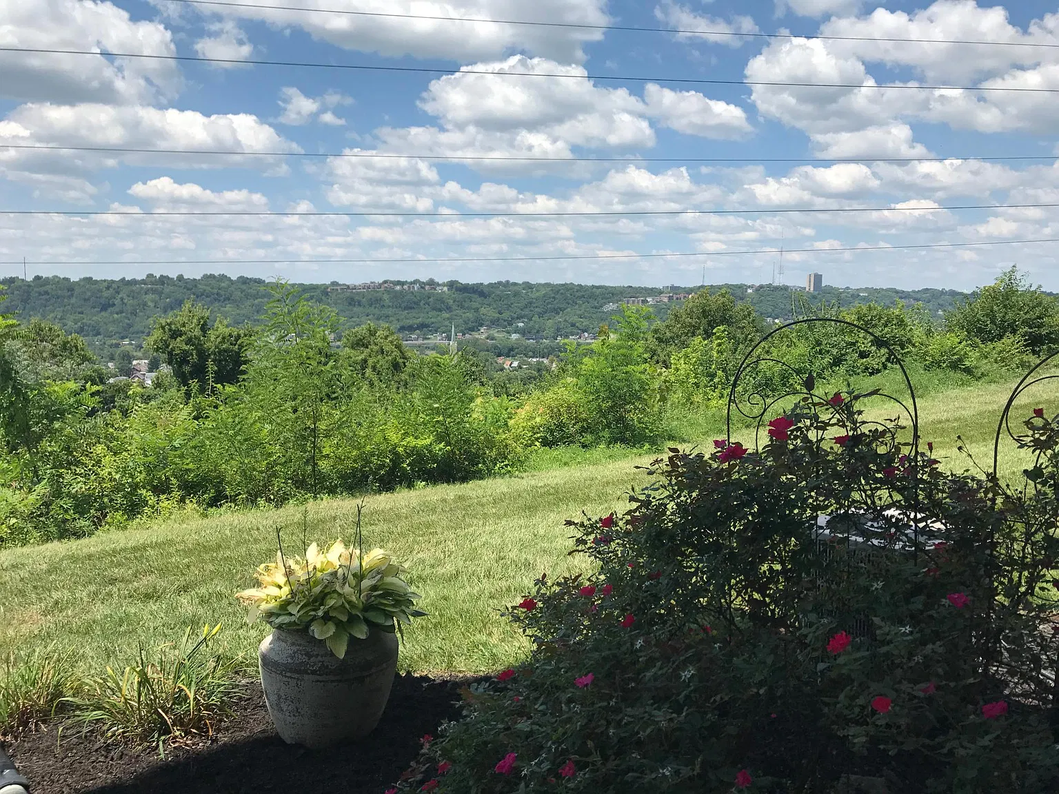 325 Skyview Ct — Photo 4