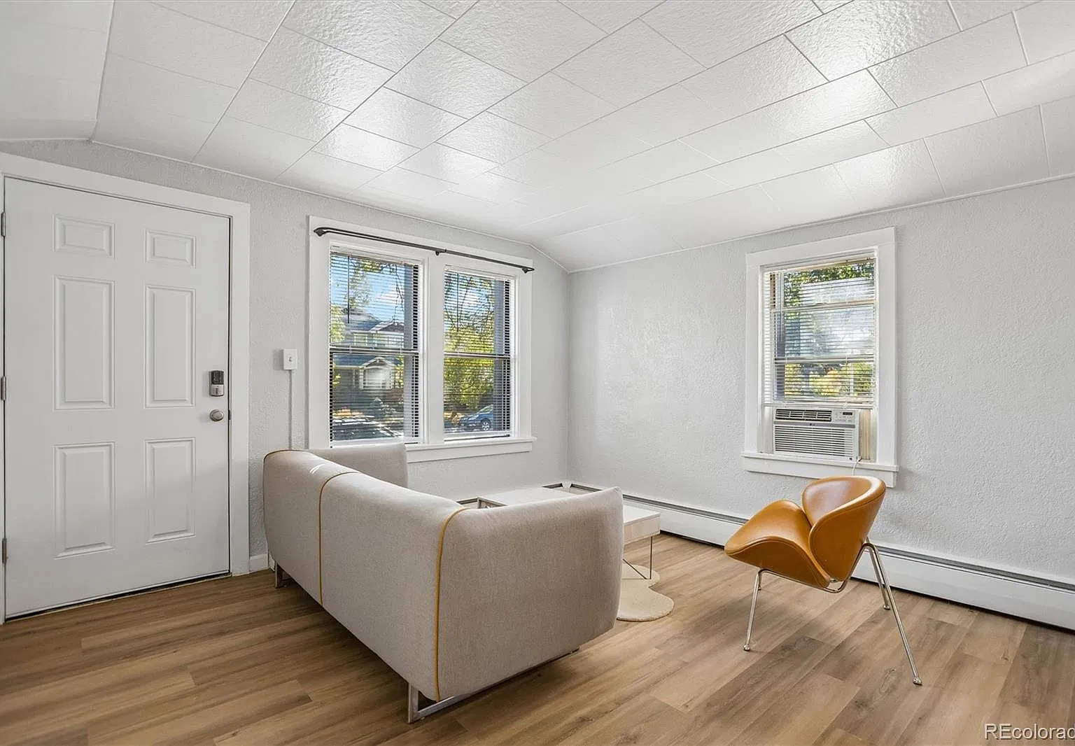 2 bed, 1.0 bath, 765 sqft, $2,300 — Photo 3