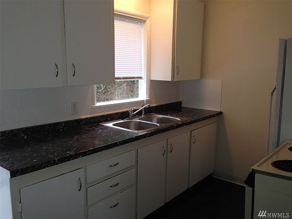 4th image of 5004 5022 190th St SW