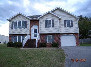 960 W Riverside Dr, Salem, VA 24153