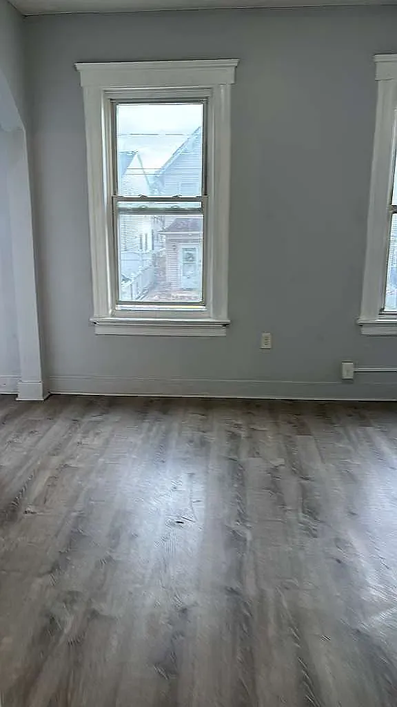 3 bed, 1000 sqft, $2,099 — Photo 3