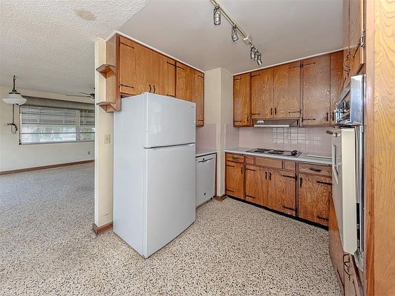 5th image of 730 S VENICE BOULEVARD