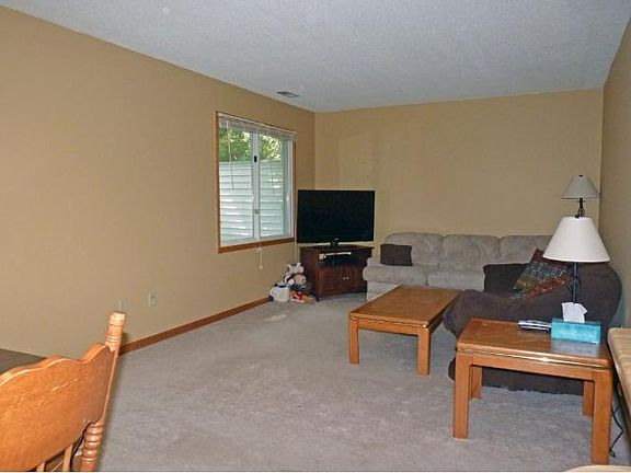 4th image of 635 Burnsville Pkwy E