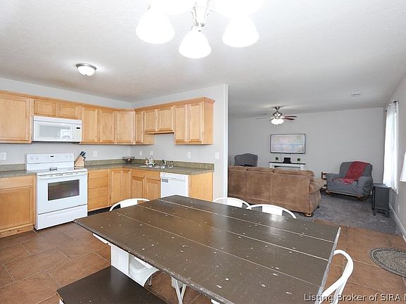 3rd image of 1042 Avondale Court